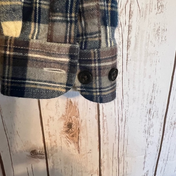 L.L. Bean button down top size small relaxed fit - Picture 4 of 7